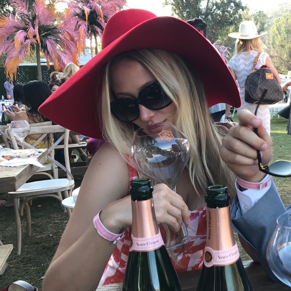 Meet your Posher, Caitlin